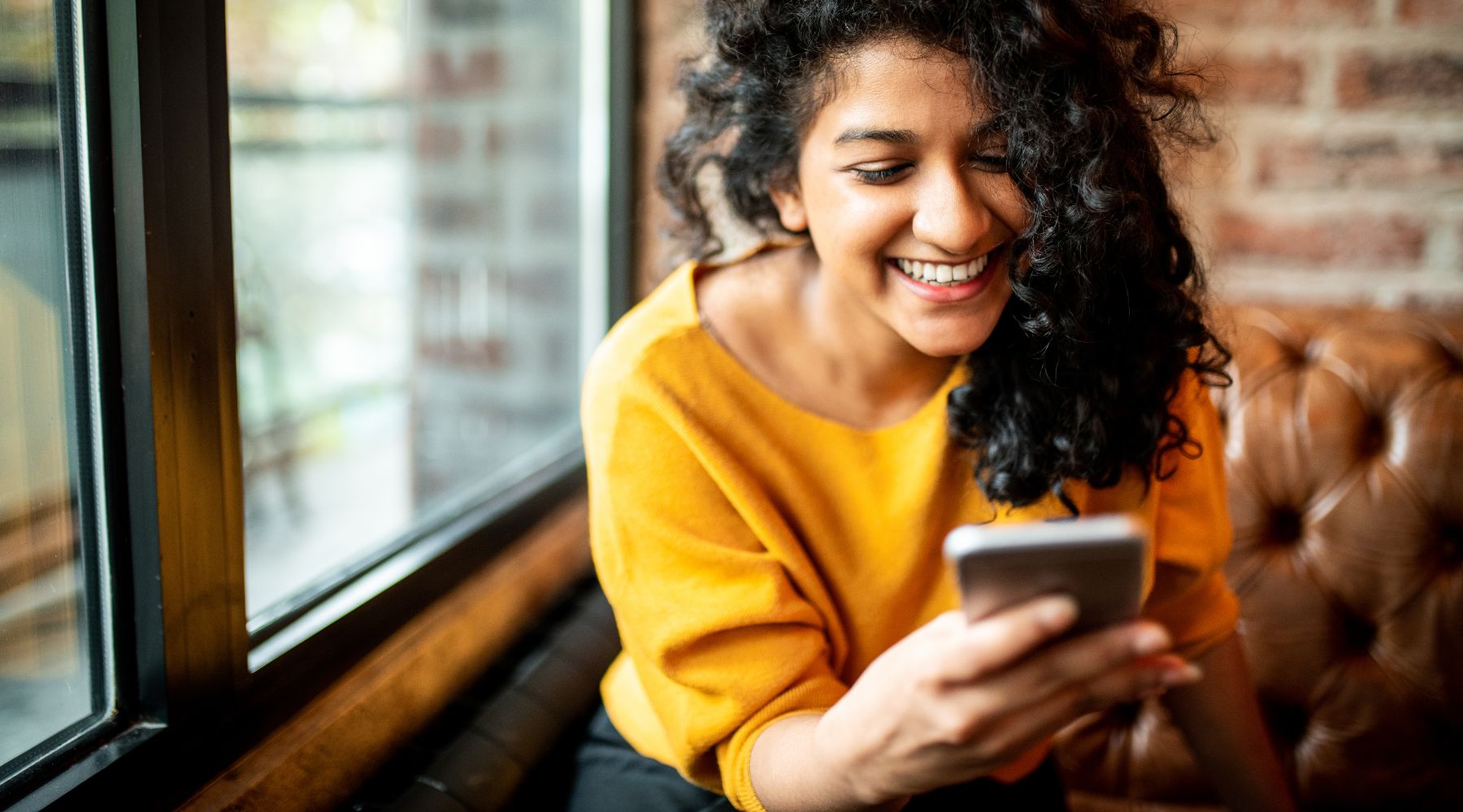 Woman smiling having a good customer experience on ecommerce mobile site